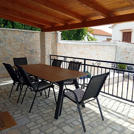 Villa Ika *