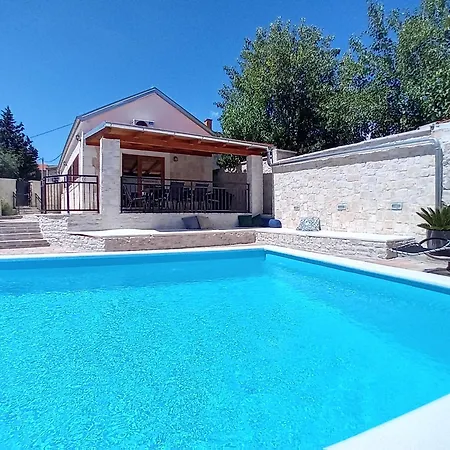Villa Ika